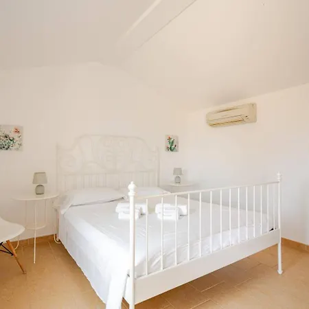 Vila Massaroom *